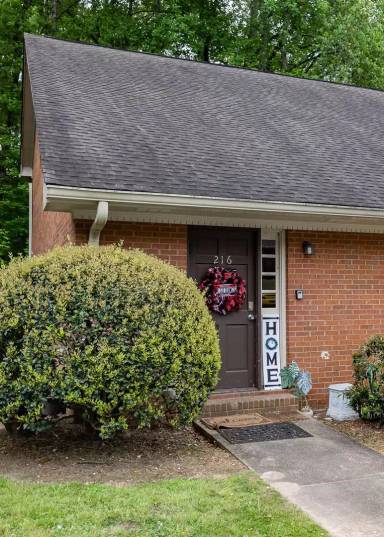 Main picture of 216 Eaglewood Ct