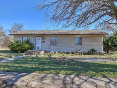 Main picture of 720 N Miles Ave