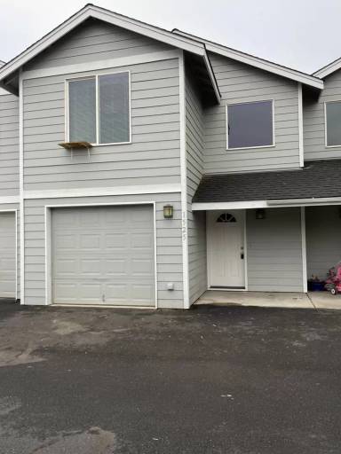 Main picture of 1521 NE 8th St