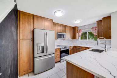 Main picture of 83 Hoolaau St