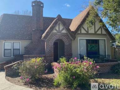 Main picture of 410 W Howry Ave