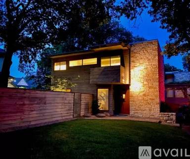 Main picture of 2111 Exposition Blvd