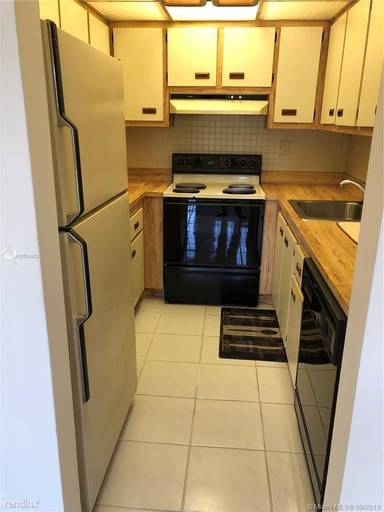 Main picture of Garden Lake Towers