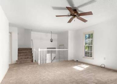 Main picture of 916 Edgewood Cir
