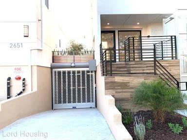 Main picture of 2651 S Hobart Blvd
