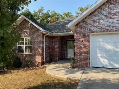 Main picture of 4 Sullivan Ln