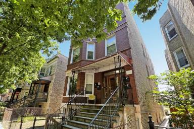 Main picture of 2649 W Walton St