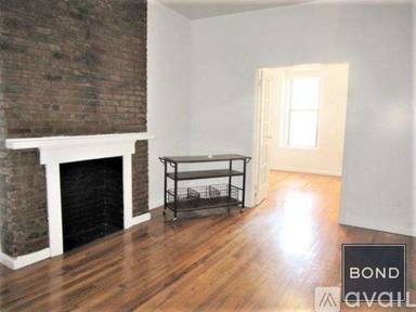 Main picture of 49 Clinton St