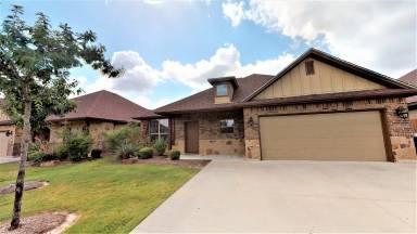 Main picture of 3008 Papa Bear Dr