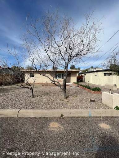 Main picture of 801 N Venice Ave