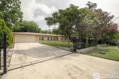 Main picture of 2441 W Mulberry Ave