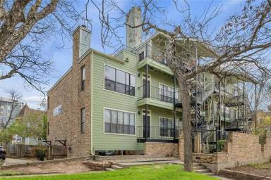 Main picture of 915 W 22nd 1/2 St