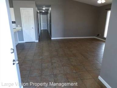 Main picture of 1900 Moser Dr