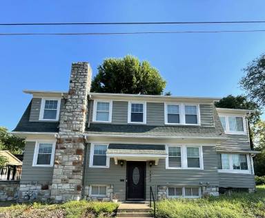 Main picture of 1432 W 48th St