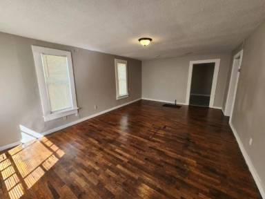 Main picture of 3716 Marion St