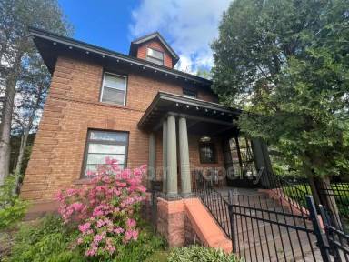 Main picture of 1621 E Superior St