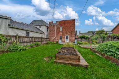Main picture of 125 Whitney Pl