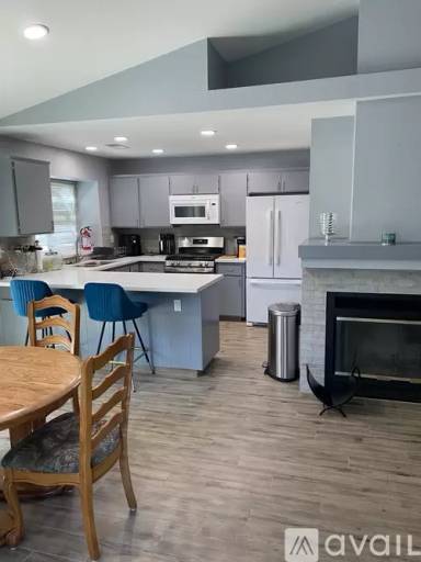 Main picture of 1339 E Castlecrest Ave