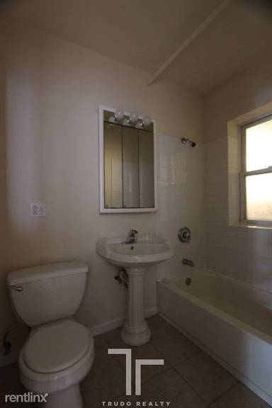 Main picture of 4917 N Hermitage Ave