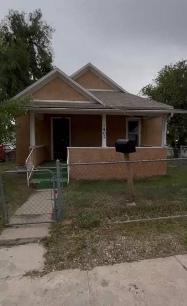 Main picture of 1402 E 12th St