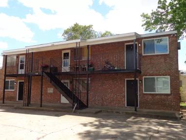 Main picture of 5537 Iowa Ave