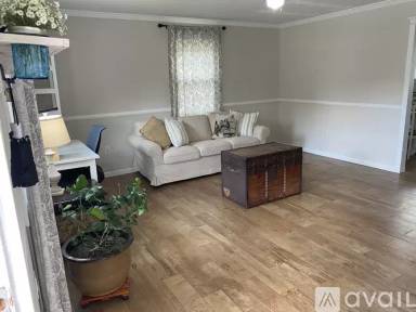 Main picture of 164 Greenleaf Rd