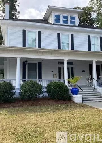 Main picture of 121 E 2nd St