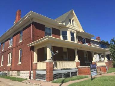 Main picture of 2077 1/2 Broadway St