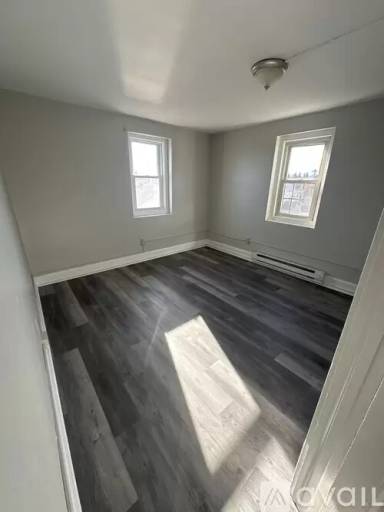 Main picture of 168 W Main St