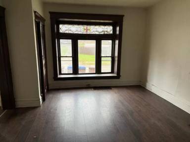 Main picture of 447 E Silver St