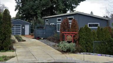 Main picture of 15850 NE Broadway