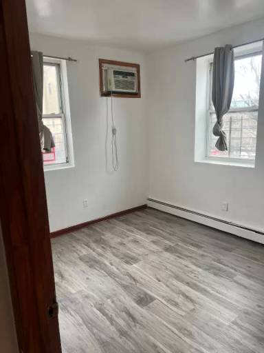 Main picture of 679 E 179th St