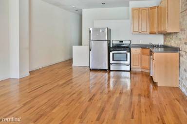 Main picture of 2450 N Southport Ave