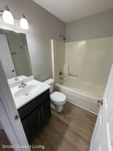 Main picture of 804 W Illinois St