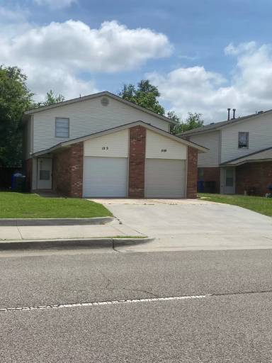 Main picture of 1012 E Main St