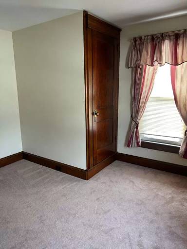 Main picture of 233 S Main St