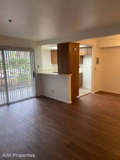 Main picture of Lake Grove