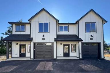 Main picture of 1104 W Lauridsen Blvd