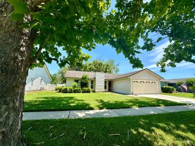 Main picture of 2051 Oak Water Dr
