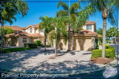 Main picture of 526 Laguna Royale Blvd