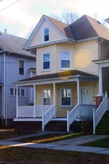 Main picture of 427 W 30th St