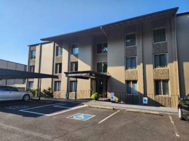 Main picture of 5565 E Evergreen Blvd