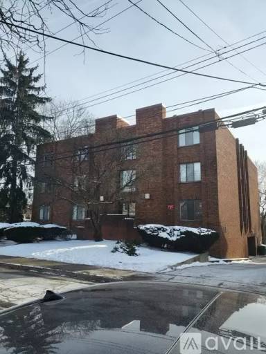 Main picture of 37 Academy Ave