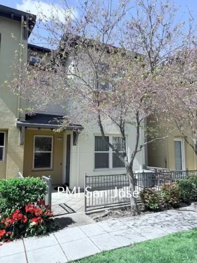 Main picture of 2140 Klassen Way