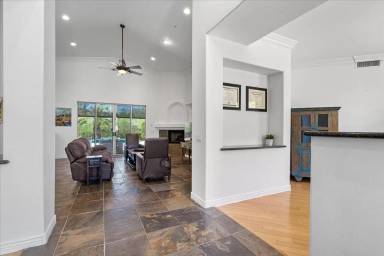 Main picture of 10290 N 117th Pl