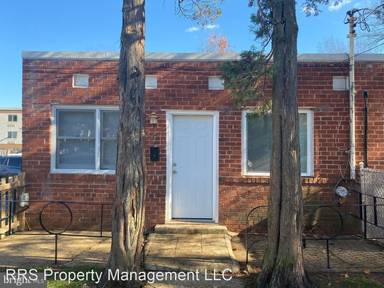 Main picture of 241 N Adams St