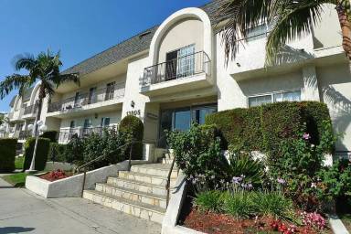 Main picture of 13805 Sherman Way