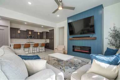 Main picture of 2467 E Lovebird Ln