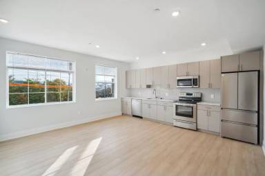 Main picture of 646 N 32nd St
