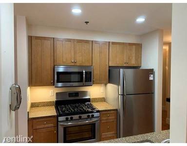 Main picture of 1682 Washington St